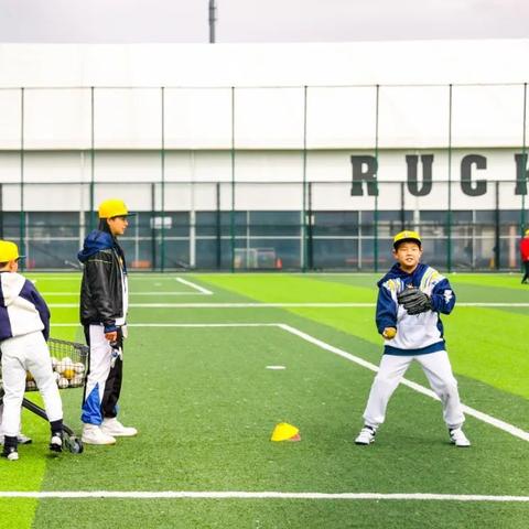 全面提升球技的足球之超级训练本:从基础技巧到战术分析的全方位指导 全面提升球技的足球之超级训练本:从基础技巧到战术分析的全方位指导