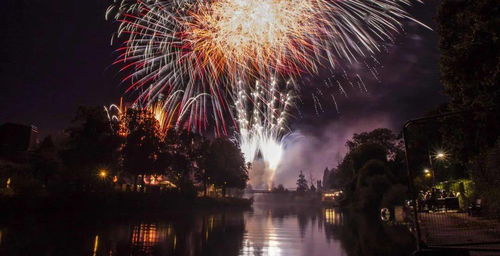 烟花大师无限金币无限钻石版：打造璀璨烟花盛宴的终极体验与攻略