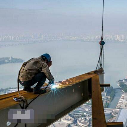 在绳索战斗英雄游戏中体验无与伦比的动作冒险，成为城市中最强大的超级英雄！
