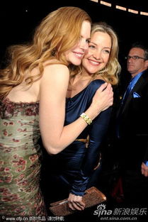 (伊蕾娜与妮可)探讨伊妮莉与伊蕾妮之间的亲密关系及其背后的故事与意义